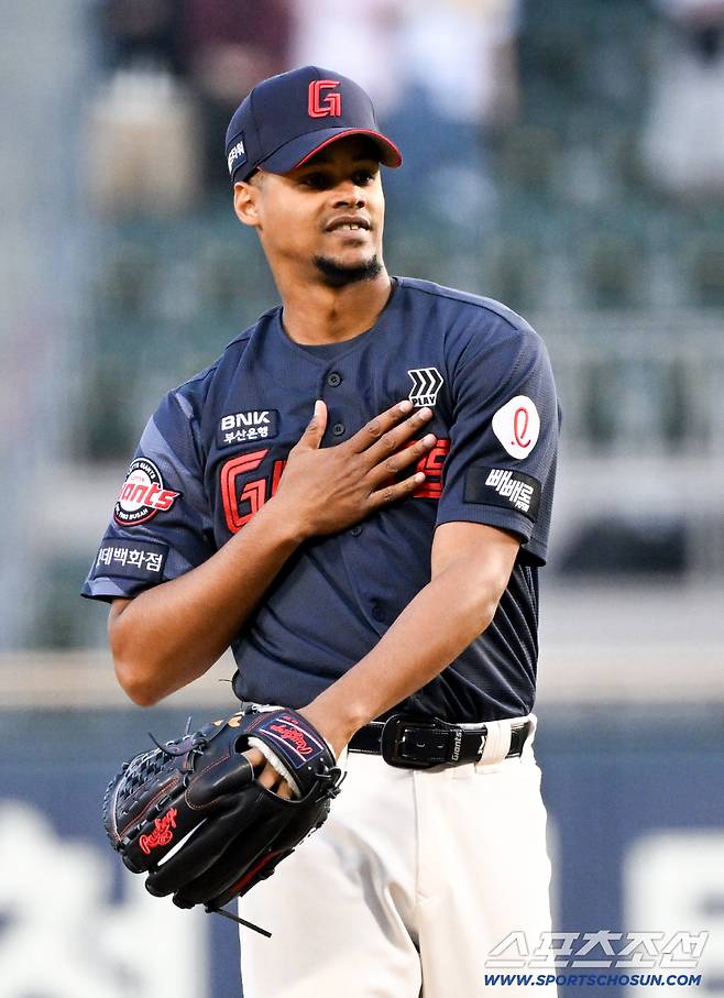 '선발은 1위 팀은 꼴찌' 롯데의 기현상 → 결국 롯데는 올라간다?