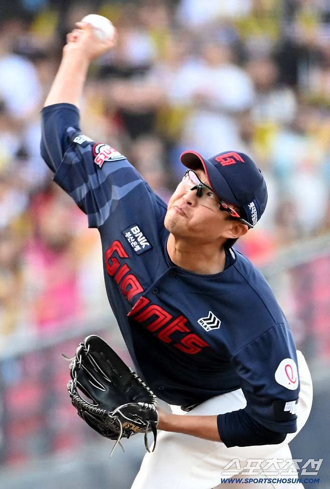 '선발은 1위 팀은 꼴찌' 롯데의 기현상 → 결국 롯데는 올라간다?