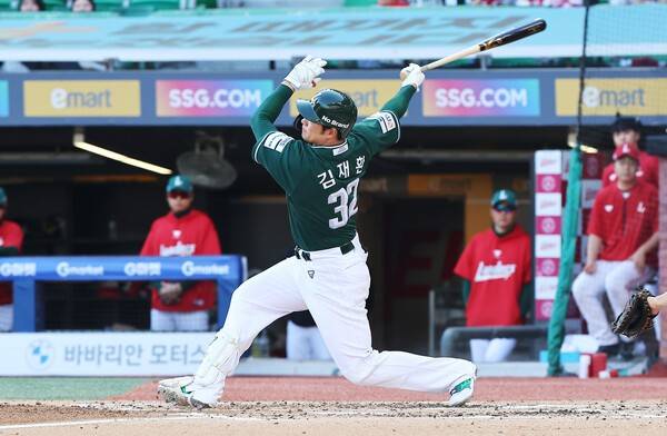 논란 감수하고 22억 줬는데, 타율 '꼴찌' 된 278홈런 거포…'문학에선 다르다' 예견 섣불렀나, 부진 점점 길어진다