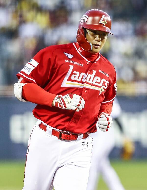 논란 감수하고 22억 줬는데, 타율 '꼴찌' 된 278홈런 거포…'문학에선 다르다' 예견 섣불렀나, 부진 점점 길어진다