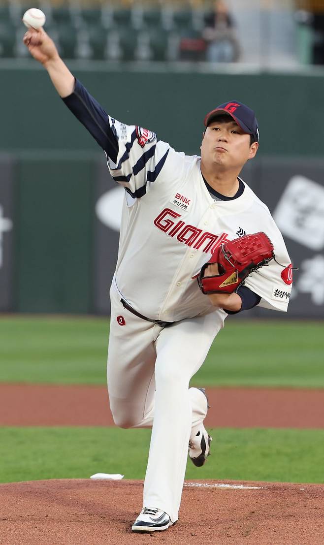 박세웅은 6년 90억, 이 선수는 얼마 줘야 하나… 점점 다가오는 결정 시점, 롯데의 선택은?