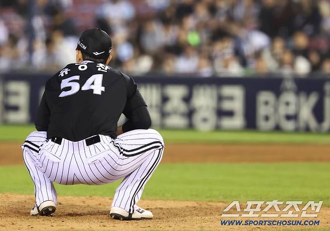 '결국 초비상 사태 발생' 11G 연속 세이브 철벽 마무리 '핀 고정' 수술 소견→장기 이탈 불가피[공식발표]