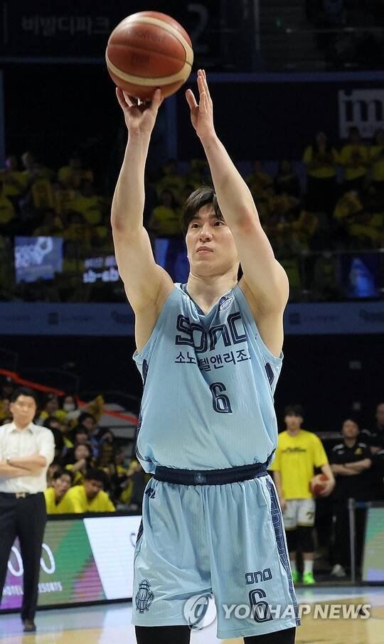 1위 집어삼킨 5위… 소노, LG 셧아웃 제압하고 창단 첫 챔프전 진출