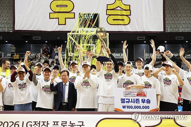 LG, 1위팀 역대 최초로 PO '전패 탈락'…조상현