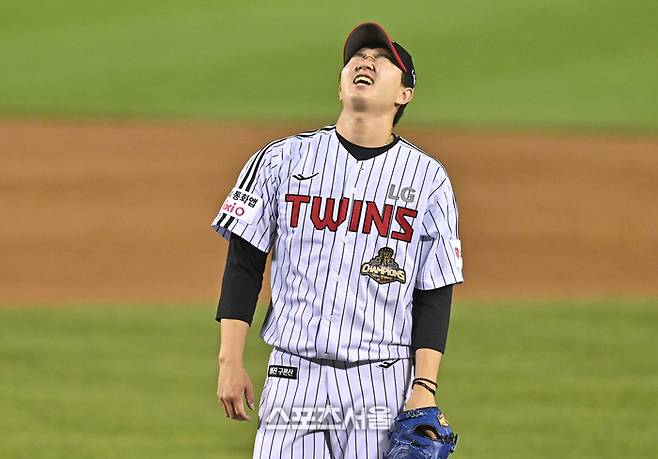 피 터지는 초반 승부, 벌써 탈 난 마무리들…김서현 끝내 2군행-유영찬 사실상 시즌아웃