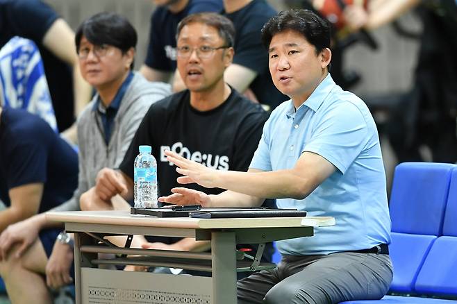 '선수→프런트→코치→감독' 초보 같지 않은 초보 사령탑, 마침내 정상 도전…