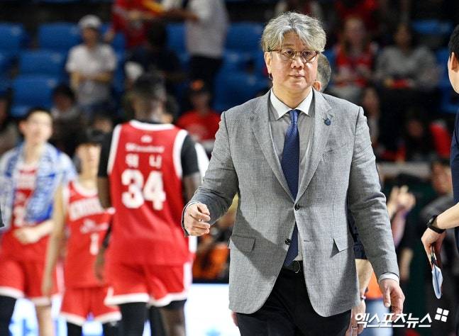 '선수→프런트→코치→감독' 초보 같지 않은 초보 사령탑, 마침내 정상 도전…