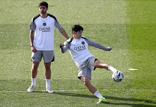 이강인 ‘택배 크로스’ 받아 골 넣고 재계약까지 맺는다…‘맹활약’ 베랄두에게 만족한 PSG, 2030년까지 동행 이어가기로