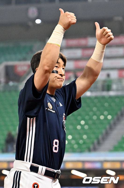 한화에 군필 좌완 내준 대가가 타율 0.118? 트레이드 논란, 신임 감독 왜 “젊은 선수들 배울 점 많다” 치켜세웠나