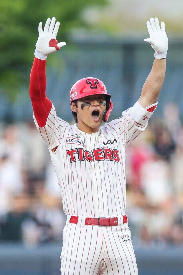 “김도영 MVP 시즌보다도 좋은 페이스, 흔들림 없다” 김태균 KIA 슈퍼스타 타격폼 극찬…42홈런 페이스