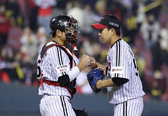 유영찬 이미 시즌아웃 알고 있었을까…사복으로 방문해