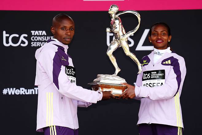 '마라톤 2시간 벽' 넘은 사웨, 도핑 논란에