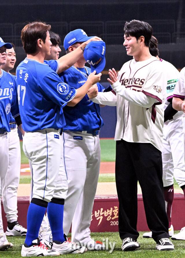 '너도 파란 피잖아!' 은퇴식에서 옥신각신한 사연은? [곽경훈의 현장]