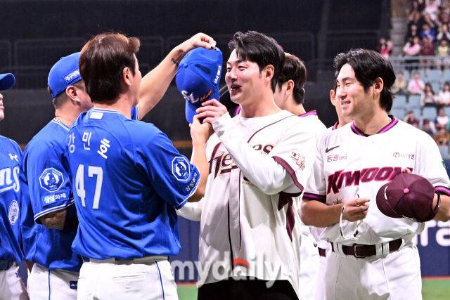 '너도 파란 피잖아!' 은퇴식에서 옥신각신한 사연은? [곽경훈의 현장]