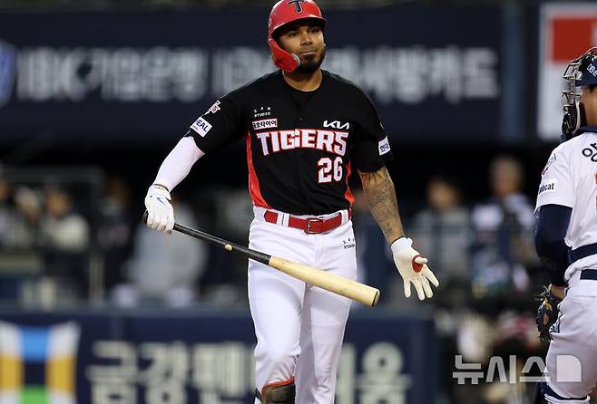 '햄스트링 부상' 카스트로, 6주 이상 이탈…KIA, 대체 외인 찾는다