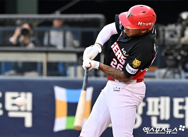 [오피셜] KIA 대형 악재 발생…'햄스트링 부상' 카스트로, 6주 진단