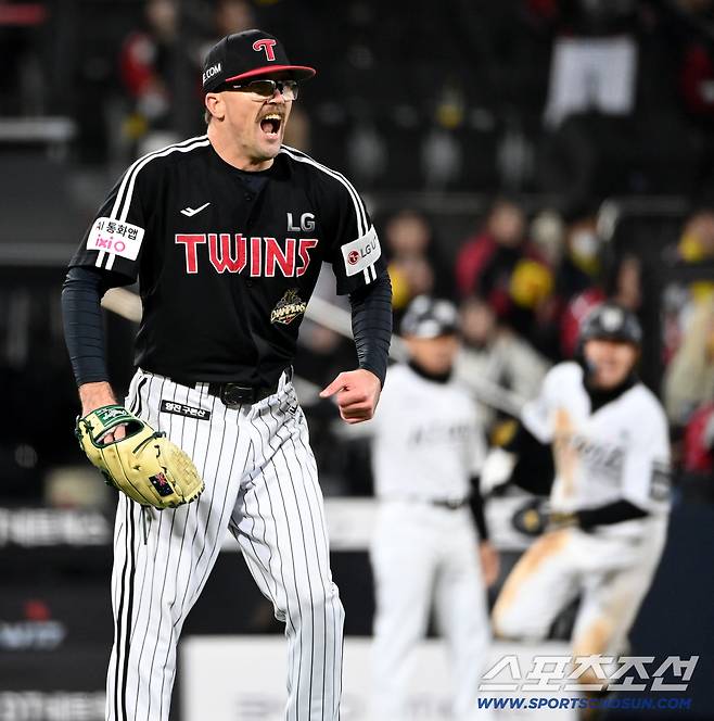 염갈량 눈은 옳았다! 18이닝 연속 무실점 질주라니…신뢰 얻은 호주남, 타격 1위팀 상대로도 '7K 완벽투' 증명 [수원리포트]