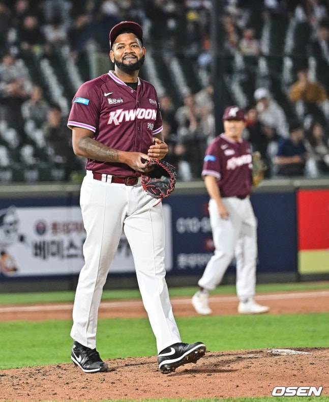 알칸타라 무너뜨린 '최하위' 롯데, 9위 키움 4연승 간신히 저지! 탈꼴찌 보인다→1G 차로 좁혔다 [부산 현장리뷰]