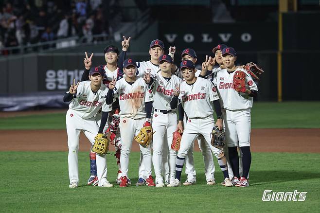 롯데, 사직구장에서 3승째...김태형 감독