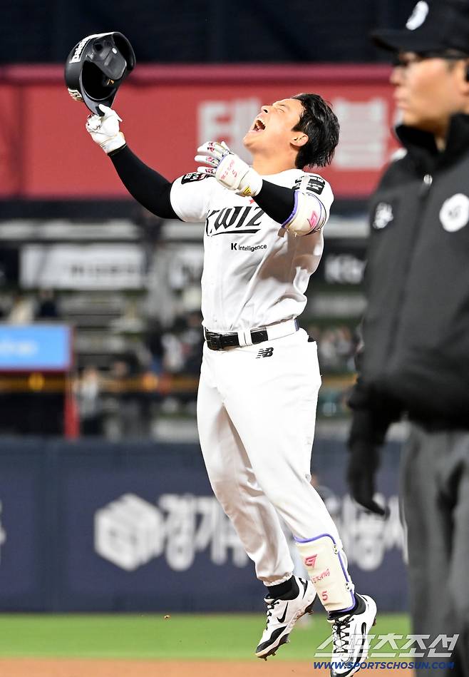 강민성 끝내기! 1루심 퇴근콜에 다잡은 승리 놓칠뻔…'야구는 9회말 2아웃부터' LG 잡고 KT가 웃었다 [수원리뷰]