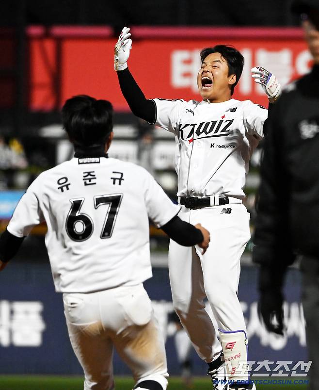 강민성 끝내기! 1루심 퇴근콜에 다잡은 승리 놓칠뻔…'야구는 9회말 2아웃부터' LG 잡고 KT가 웃었다 [수원리뷰]