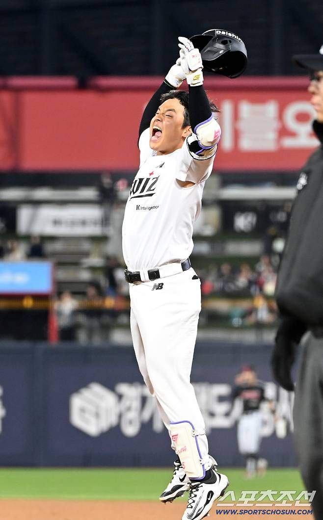 강민성 끝내기! 1루심 퇴근콜에 다잡은 승리 놓칠뻔…'야구는 9회말 2아웃부터' LG 잡고 KT가 웃었다 [수원리뷰]