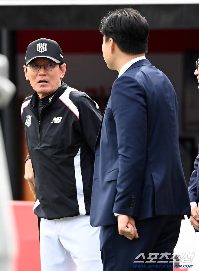 강민성 끝내기! 1루심 퇴근콜에 다잡은 승리 놓칠뻔…'야구는 9회말 2아웃부터' LG 잡고 KT가 웃었다 [수원리뷰]