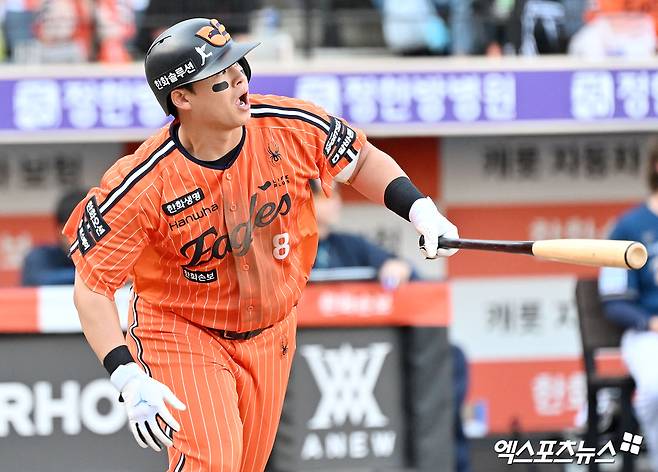 한화, 4시간02분 연장 혈투 이겼다!…10회말 노시환 끝내기 '밀어내기 볼넷'→SSG와 주중 3연전 기선제압 [대전:스코어]