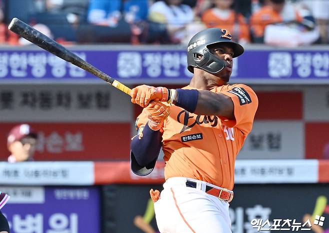 한화, 4시간02분 연장 혈투 이겼다!…10회말 노시환 끝내기 '밀어내기 볼넷'→SSG와 주중 3연전 기선제압 [대전:스코어]