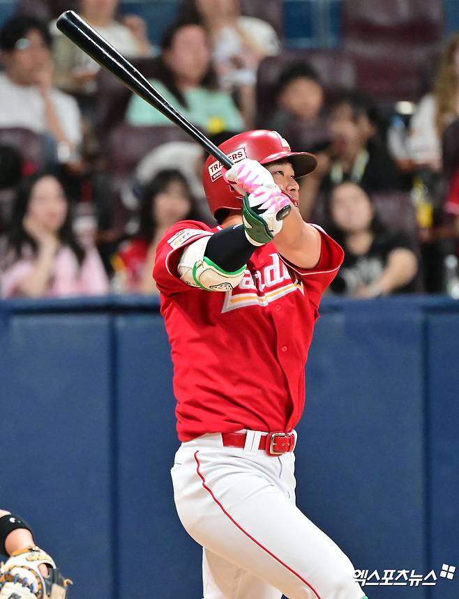 한화, 4시간02분 연장 혈투 이겼다!…10회말 노시환 끝내기 '밀어내기 볼넷'→SSG와 주중 3연전 기선제압 [대전:스코어]