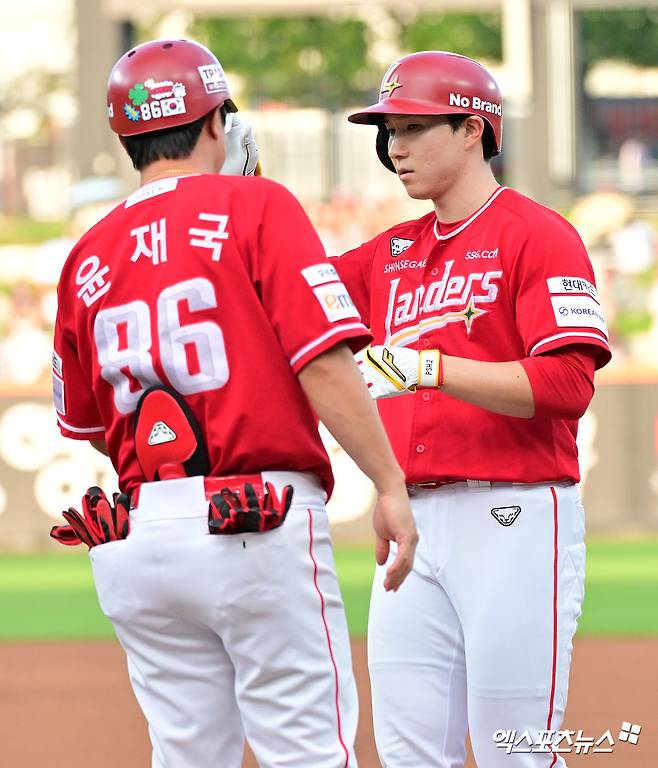 한화, 4시간02분 연장 혈투 이겼다!…10회말 노시환 끝내기 '밀어내기 볼넷'→SSG와 주중 3연전 기선제압 [대전:스코어]