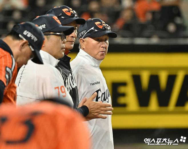 '잔루 13개' 한화, 힘겹게 이겼다…김경문 감독