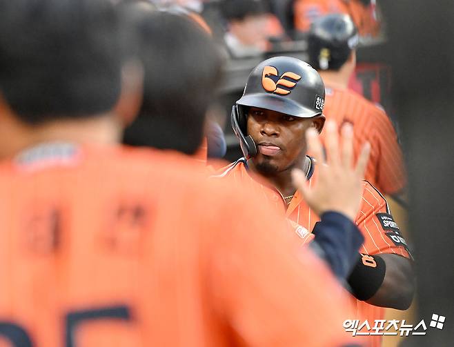 '잔루 13개' 한화, 힘겹게 이겼다…김경문 감독