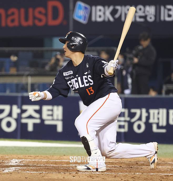 한화 안방이 흔들린다, FA도 앞뒀는데 아직도… 최재훈 치명적 실수, 공 놓치고 홈 막다니