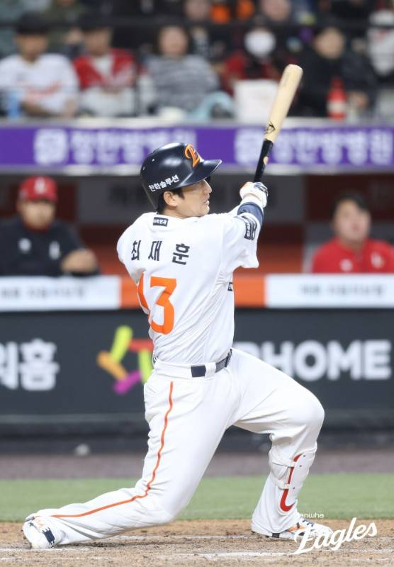 한화 안방이 흔들린다, FA도 앞뒀는데 아직도… 최재훈 치명적 실수, 공 놓치고 홈 막다니