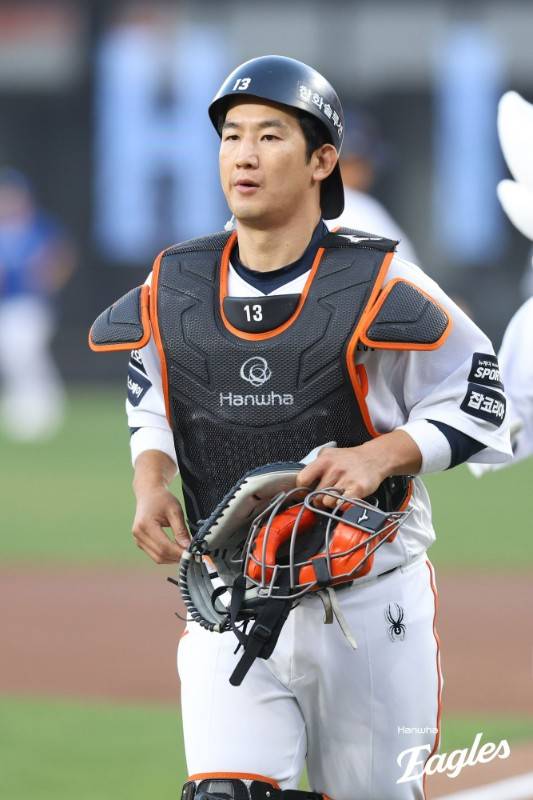 한화 안방이 흔들린다, FA도 앞뒀는데 아직도… 최재훈 치명적 실수, 공 놓치고 홈 막다니