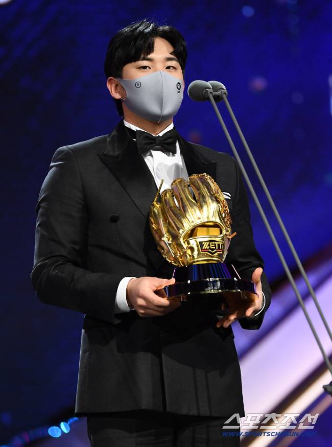 '와 말년 병장 맞아?' 짧은 머리에 담은 독기…한화 프랜차이즈 '최초 2루수' 돌아온다