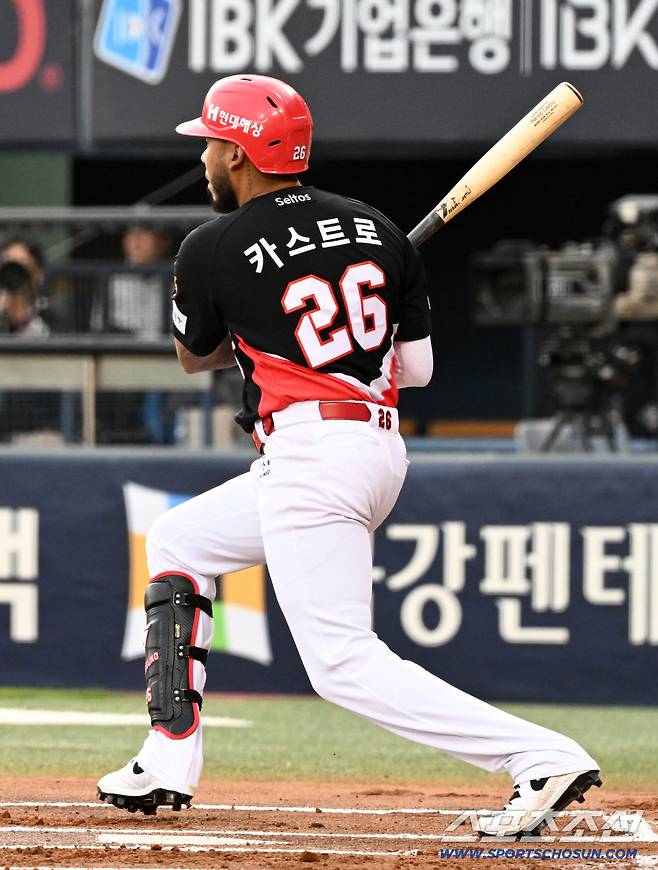 '14억 승부수' KIA 이렇게 안 풀리나, 전직 외국인도 부상이다…완전 교체 카드급 왜 어렵나