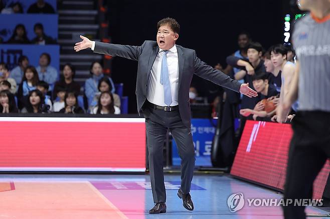 '선수 폭행 자격정지' 프로농구 김승기 전 감독 재심 열린다