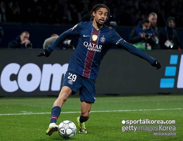 이강인, 드디어 숨통 트이나…엔리케 선호, 경쟁자 佛 공격수 PSG 이탈설 →