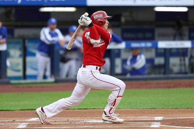 앞으로 50타수 무안타 쳐도 3할이라고? 리그 최고의 부자, ‘김태균 전설’에도 손색 없다