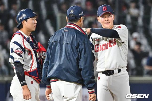 '타격 부진' 한동희에 조언? 김태형