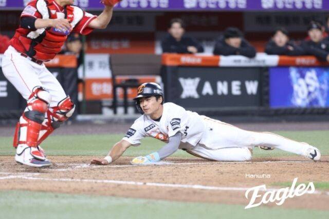 '와' 한화 19살 슈퍼루키의 미친 슬라이딩, 김경문도 홀딱 반하다