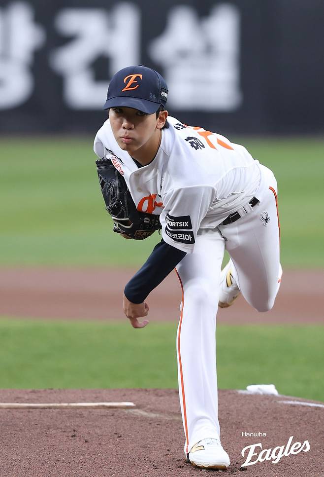 '볼넷-볼넷-볼넷-볼넷-볼넷-볼넷' 한화가 원했던 모습, 이게 아닌데…황준서, 1⅔이닝 5실점 부진 [대전 라이브]