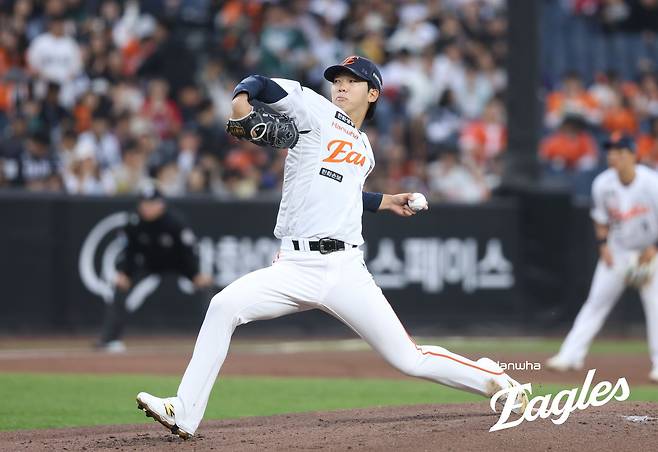 '볼넷-볼넷-볼넷-볼넷-볼넷-볼넷' 한화가 원했던 모습, 이게 아닌데…황준서, 1⅔이닝 5실점 부진 [대전 라이브]