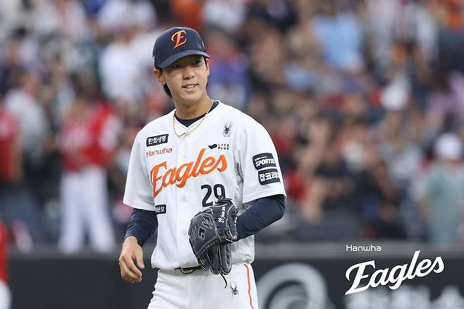 '볼넷-볼넷-볼넷-볼넷-볼넷-볼넷' 한화가 원했던 모습, 이게 아닌데…황준서, 1⅔이닝 5실점 부진 [대전 라이브]