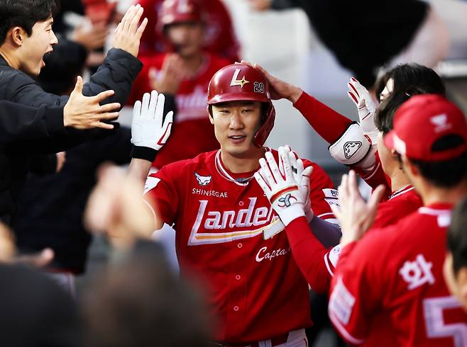 한화 마운드 붕괴…베테랑이 독수리 울렸다→'오태곤 홈런 포함 4타점' SSG, 6-1 쾌승+전날 패배 설욕 [대전:스코어]