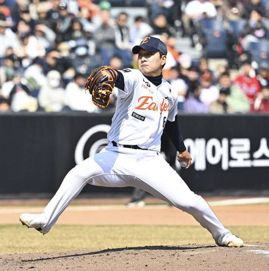'볼넷 남발' 한화 불펜에 이런 인재가…2년 차 좌완 영건, 감동의 3⅓이닝 '무사사구' 무실점 쾌투 [오!쎈 대전]
