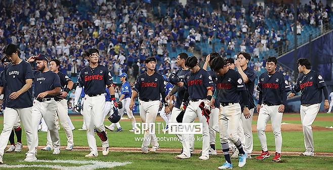 157km 에이스 내고도 졌다, 2024년 굴욕 되풀이…벌써 희미해지는 롯데의 가을야구