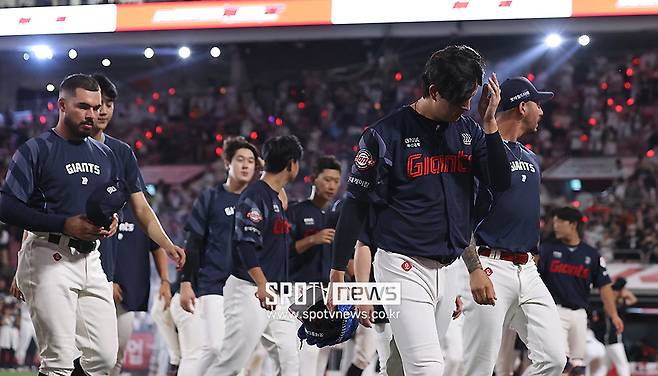 157km 에이스 내고도 졌다, 2024년 굴욕 되풀이…벌써 희미해지는 롯데의 가을야구